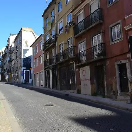 Janelas Verdes Studio Apartment